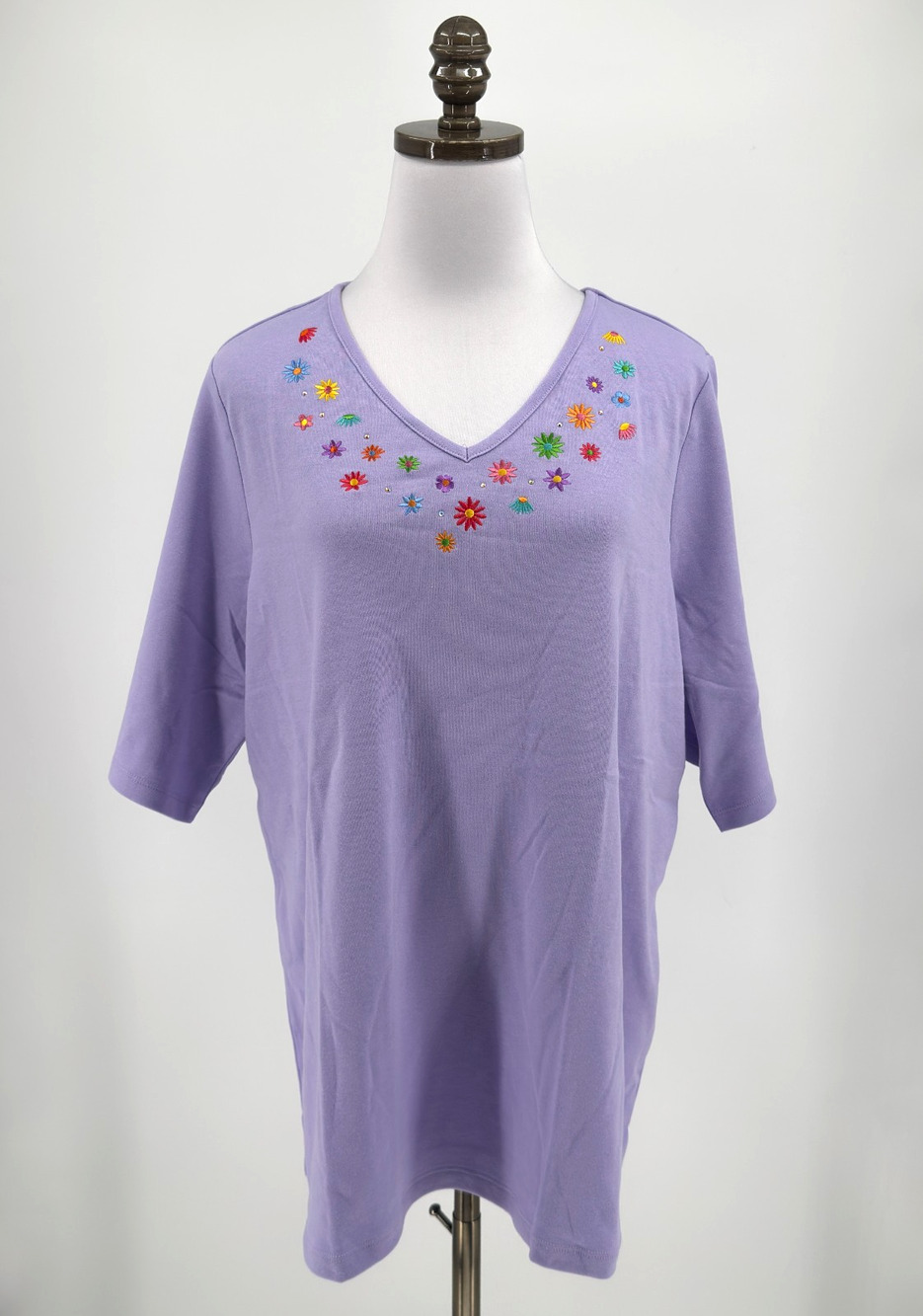 Quacker Factory Lavender Purple Embroidered Floral V Neck Knit Top Sz 1X NEW